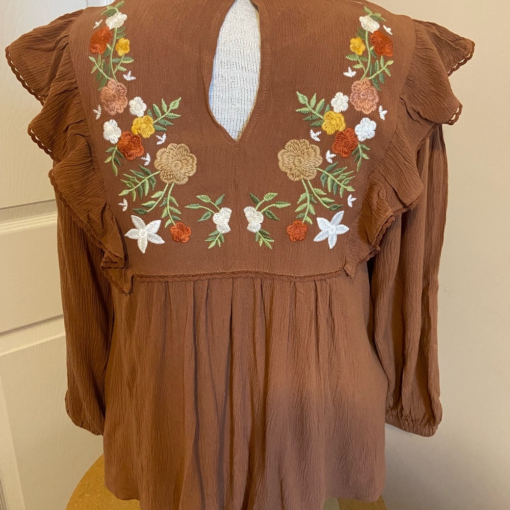New In Loom Embroidered Ruffle Shoulder Blouse - Picture 5 of 6